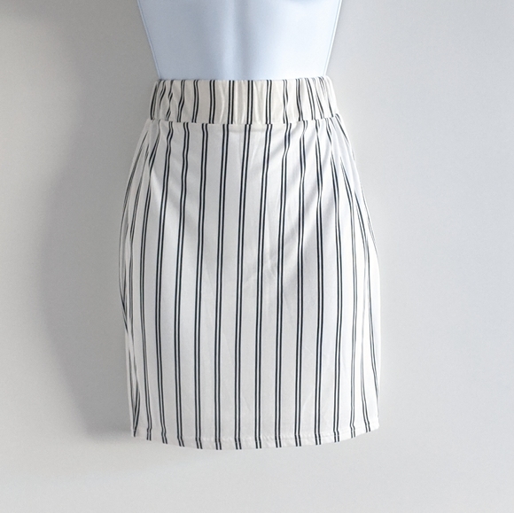 RyuRyu Dresses & Skirts - NWOT Striped bodycon mini skirt